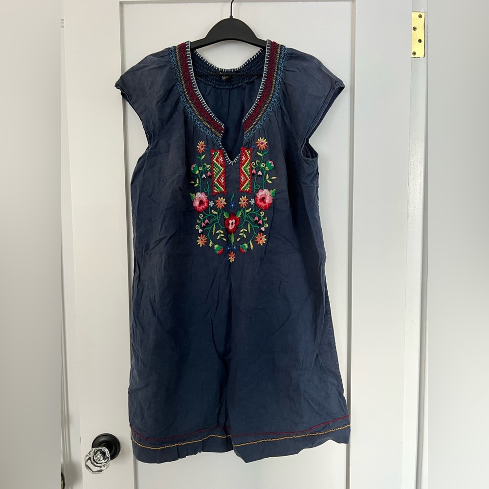 Lucky Brand dress in navy blue with floral embroidery. Size XL. Good condition.